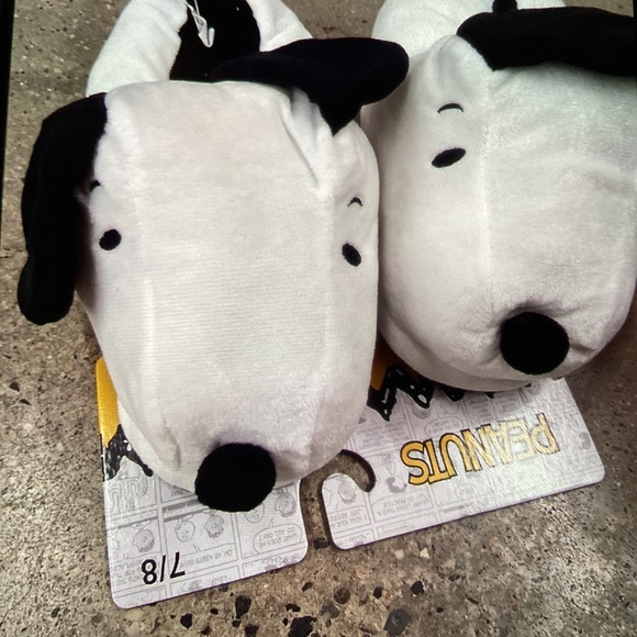 New Peanuts Snoopy Slippers 7/8 - Picture 2 of 3